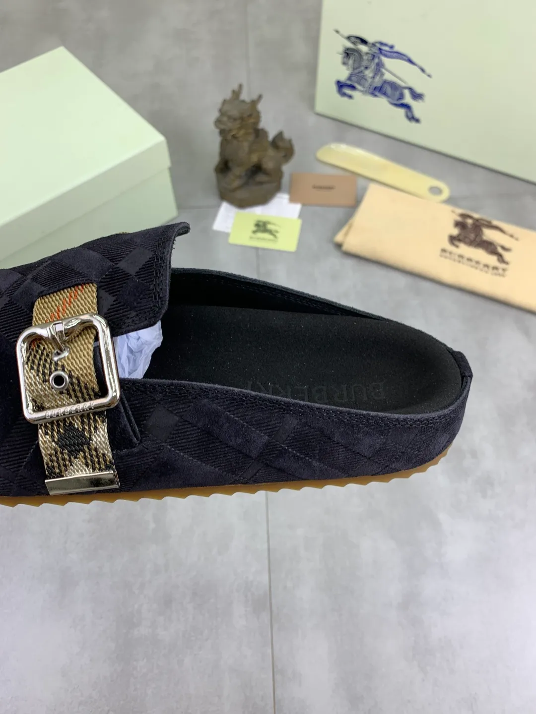 Men's Men's Shoes 💰P620 💰【New Style】Top Version 🆘【Burberry】New Burberry Slippers are on the market with perfect workmanship! 🔥Perfect shape and top quality🙈Non-slip and wear-resistant high-end rubber outsole👣Versatile and comfortable shoes, standard size: 39-45 (38 46 customized) 5️⃣colors available Top-quality packaging